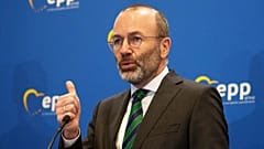 Der deutsche Manfred Weber, Vorsitzender der Fraktion der Europäischen Volkspartei, spricht während einer Pressekonferenz in Bukarest, Rumänien, Mittwoch, 6. März 2024. 
