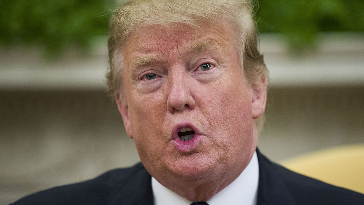  الرئيس دونالد ترامب يتحدث خلال اجتماع مع رئيس الوزراء السلوفاكي بيتر بليغريني في المكتب البيضاوي بالبيت الأبيض