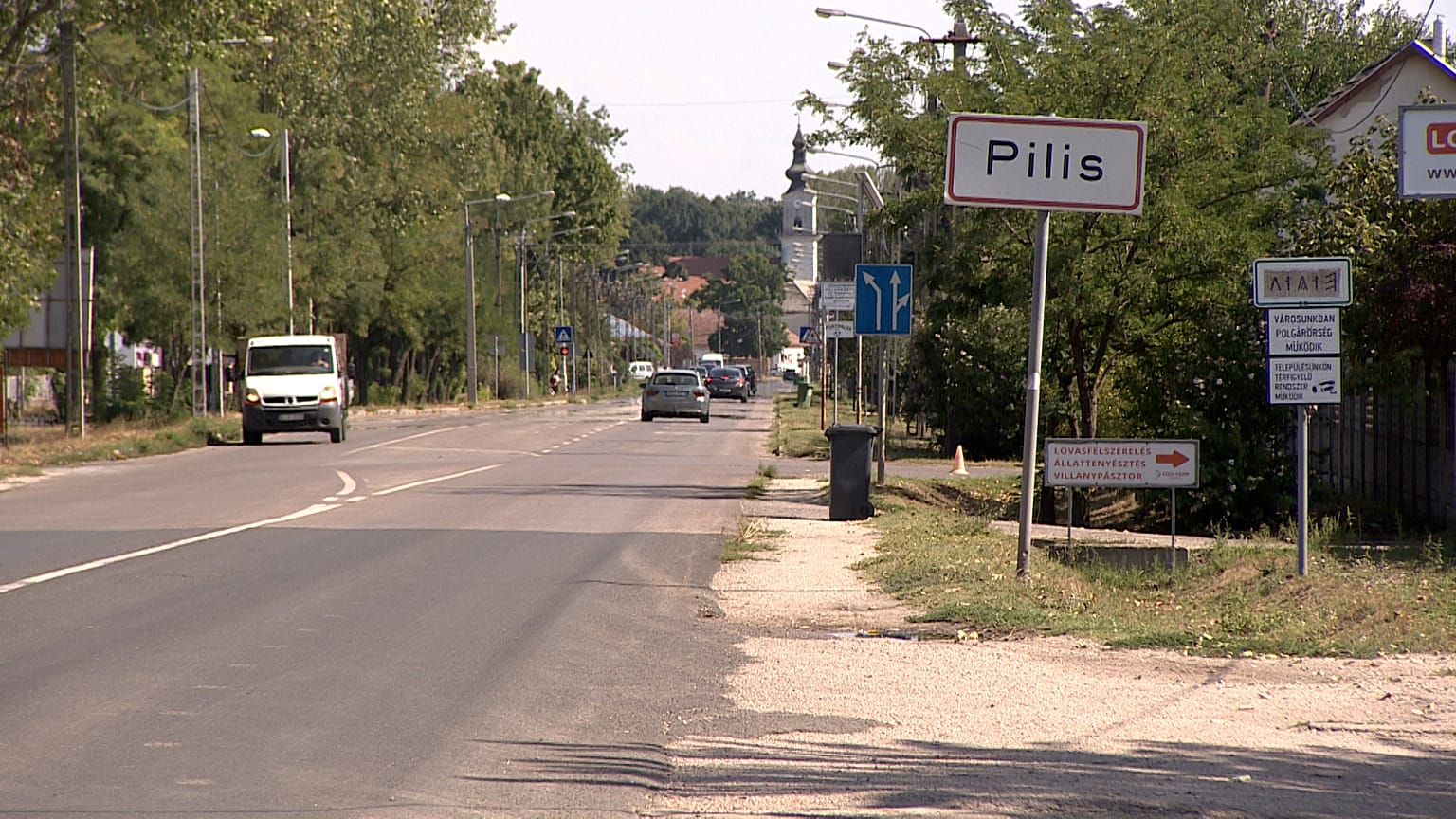 Pilis egyik főútja