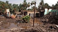 Las aguas de las inundaciones rodean las casas de un pueblo cerca de la ciudad de Meroe, Sudán, lunes 7 de agosto de 2023.