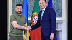 Luís Montenegro com Zelenskyy em Portugal, durante a visita do presidente ucraniano em maio do ano passado.