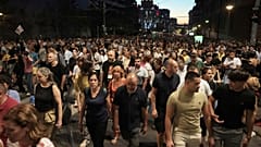 Belgrad, Serbien, 01.09.2025 – Eine regierungskritische Kundgebung forderte vorgezogene Neuwahlen nach zehn Monaten nahezu täglicher Proteste gegen die Herrschaft von Präsident Aleksandar Vucic.
