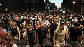 Belgrad, Serbien, 01.09.2025 – Eine regierungskritische Kundgebung forderte vorgezogene Neuwahlen nach zehn Monaten nahezu täglicher Proteste gegen die Herrschaft von Präsident Aleksandar Vucic.