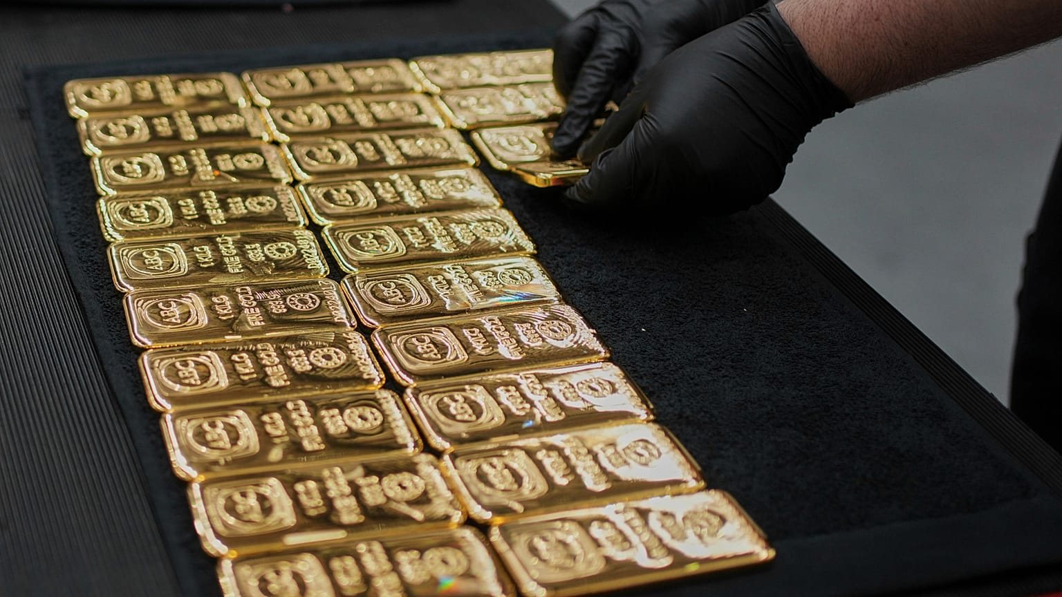 A worker lays out one kilogram gold cast bars with 99.99% purity ready for sale at the ABC Refinery in Sydney, Australia. 30 April 2025.