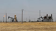 Suriye'nin kuzeydoğusundaki Hasake şehrinin Rumailan bölgesinde Suriye Demokratik Güçleri (SDF), 30 Temmuz 2017. tarafından kontrol edilen bir petrol sahası, 