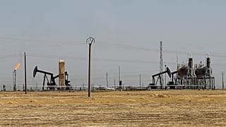 Suriye'nin kuzeydoğusundaki Hasake şehrinin Rumailan bölgesinde Suriye Demokratik Güçleri (SDF), 30 Temmuz 2017. tarafından kontrol edilen bir petrol sahası, 