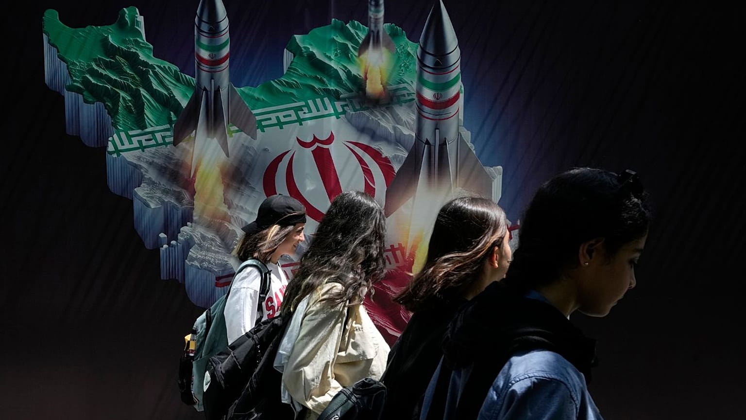 دختران ایرانی بدون حجاب اجباری