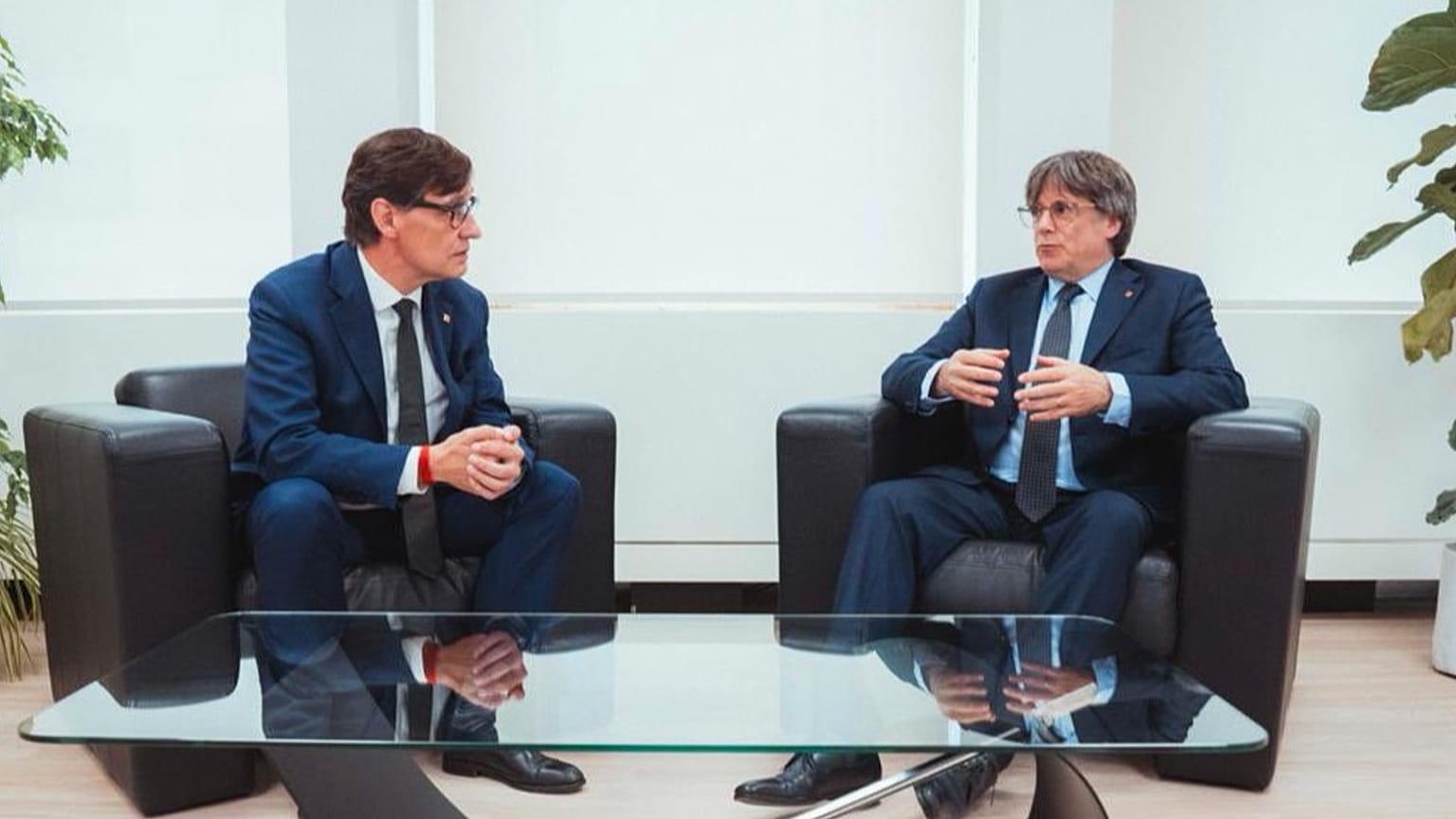 Puigdemont y Salvador Illa, reunidos en Bruselas, martes 2 de septiembre de 2025.