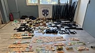 Κατασχεμένα αντικείμενα από την υπόθεση εξάρθρωσης εγκληματικής οργάνωσης η οποία είχε αναπτύξει δράση στους νομούς Χανίων και Ρεθύμνου