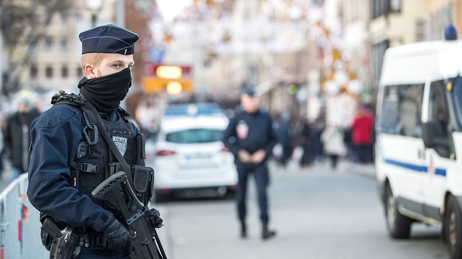 أطلقت الشرطة الفرنسية النار على الرجل الذي يُعتقد أنه هاجم سوق عيد الميلاد في ستراسبورغ يوم الثلاثاء 11 ديسمبر 2018.