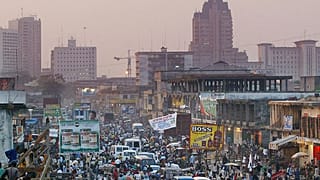 Kongo Demokratik Cumhuriyeti'nin başkenti Kinşasa'dan bir görünüm, 7 Nisan 2004