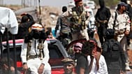 مقاتلين من الجيش السوري الجديد ومقاتلي العشائر على أطراف السويداء ، الأحد 20 يوليو / تموز 2025