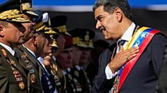 El presidente de Venezuela, Nicolás Maduro, junto con altos mandos militares.