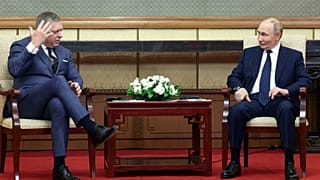 Slovakya Başbakanı Robert Fico, Rusya Devlet Başkanı Vladimir Putin ile birlikte Pekin'de bir arada, 2 Eylül 2025