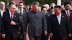 Präsident Wladimir Putin, Chinas Präsident Xi Jinping und Nordkoreas Staatschef Kim Jong Un kommen am Mittwoch, den 3. September 2025, zu einer Militärparade in Peking, China, an.