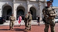 Nemzeti gárdisták a washingtoni Union Station pályaudvar előtt