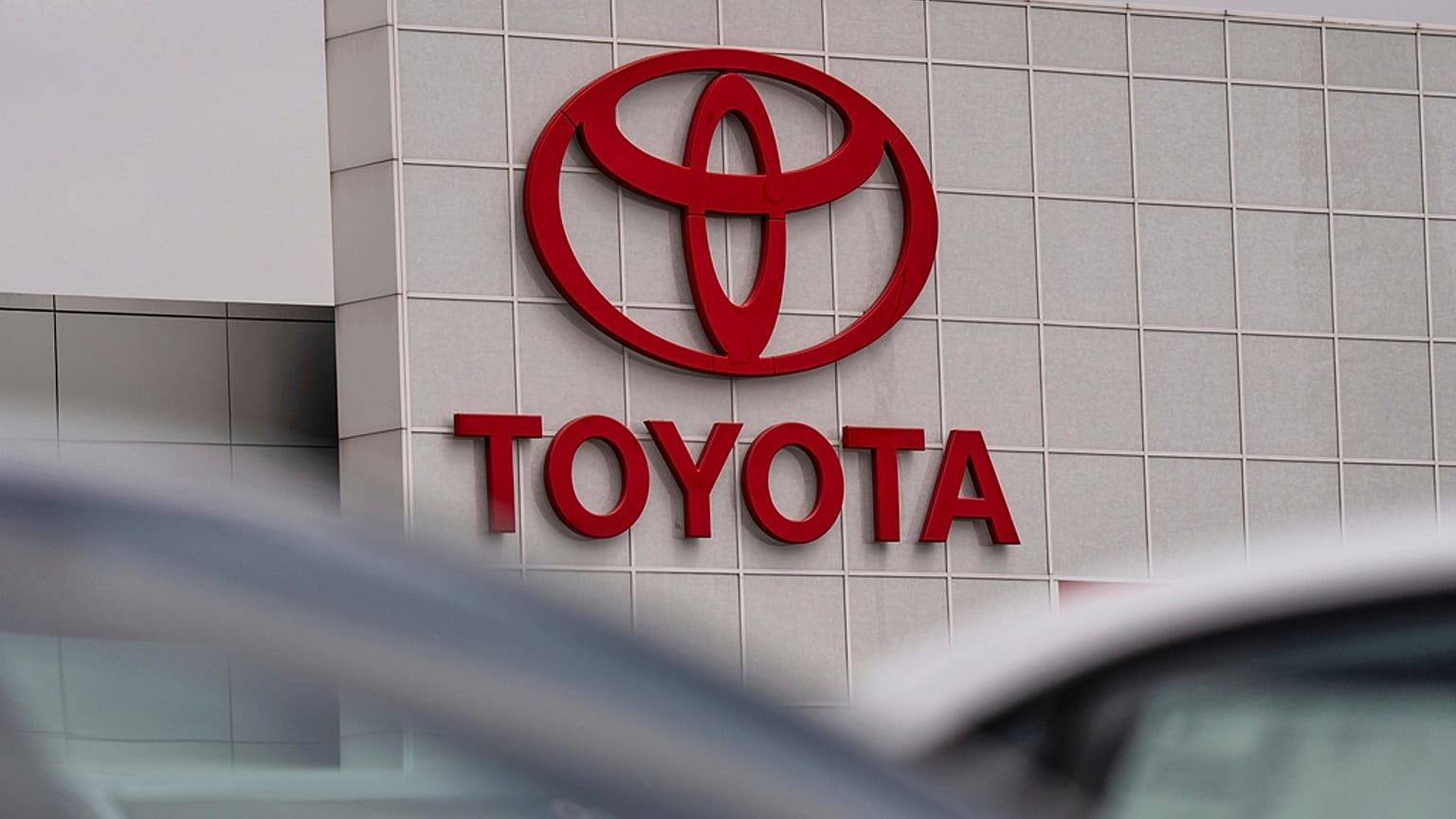  El Monte, Kaliforniya'daki bir bayide Toyota logosu görülüyor, 27 Mart 2025, Perşembe.