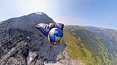 Bildschirmfoto - Peter Salzmann bricht Weltrekord mit 347 km/h Wingsuit-B.A.S.E.-Sprung
