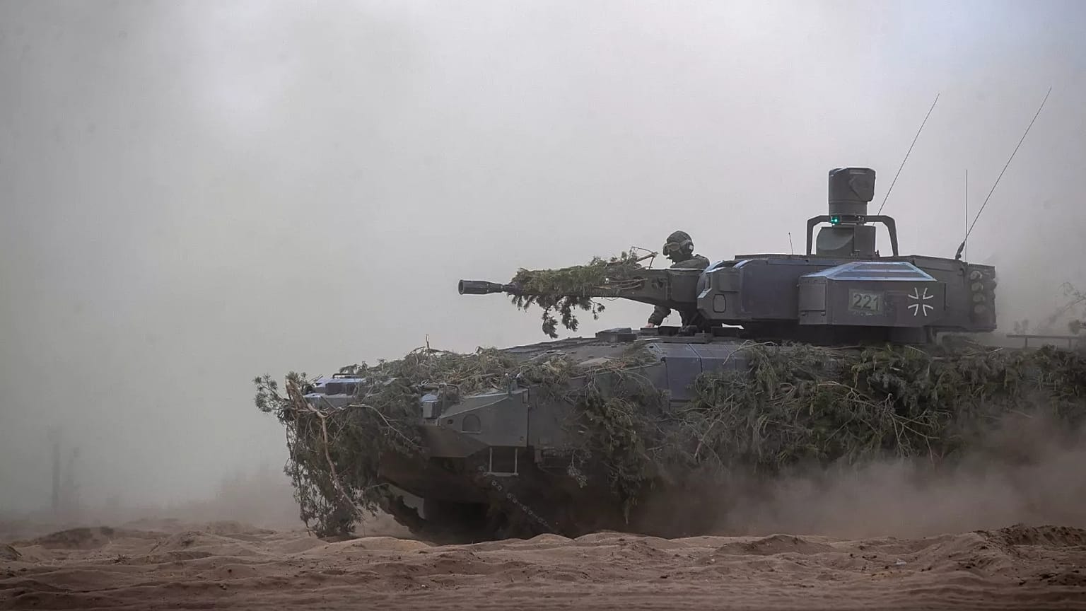 Ein deutscher Leopard 2A7V-Panzer nimmt an der litauisch-deutschen Division-Übung 'Grand Quadriga 2024' in Vilnius am 29. Mai 2024 teil.