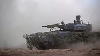Ein deutscher Leopard 2A7V-Panzer nimmt an der litauisch-deutschen Division-Übung 'Grand Quadriga 2024' in Vilnius am 29. Mai 2024 teil.