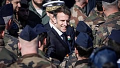 Emmanuel Macron besucht am 18. März 2025 den Luftwaffenstützpunkt Luxeuil-Saint-Sauveur in Saint-Sauveur im Nordosten Frankreichs. 