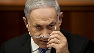 رئيس الوزراء الإسرائيلي بنيامين نتنياهو يحضر الاجتماع الأسبوعي للحكومة في القدس، الأحد 7 آب/أغسطس 2011. 