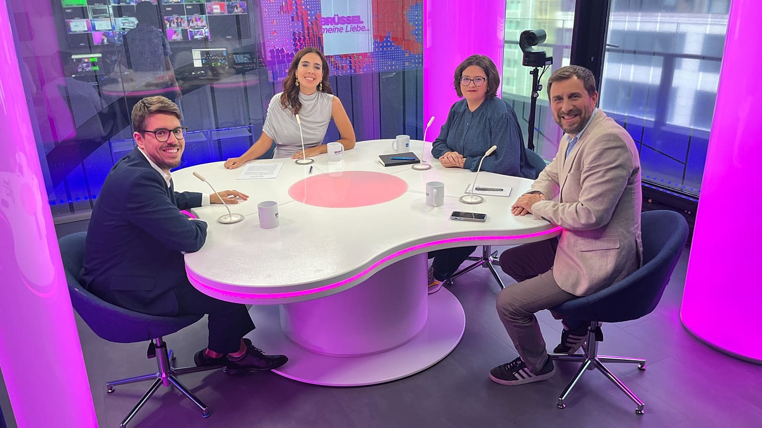 Amaia Echevarria junto a Emilio Ordíz, Carmen Rengel y Toni Comín