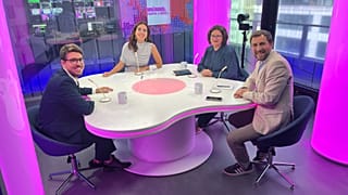 Amaia Echevarria junto a Emilio Ordíz, Carmen Rengel y Toni Comín