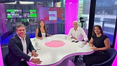 Mariana Corrêa com João Francisco Guerreiro, correspondente da TSF, Susana Frexes, correspondente da SIC e Paulo Dentinho , correspondente da RTP 