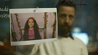 هذه الصورة، الصادرة عن Mime Films/Tanit Films، تُظهر معتز محيس في مشهد من فيلم "صوت هند رجب"