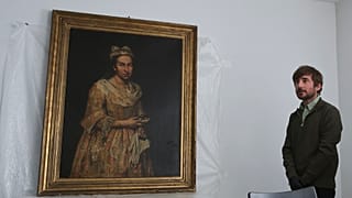 صورة للوحة "صورة سيدة" للفنان جوزيبي غيسلاندي، التي تعود للقرن الثامن عشر، والتي يُقال إن ضابطًا نازيًا سرقها خلال الحرب العالمية الثانية