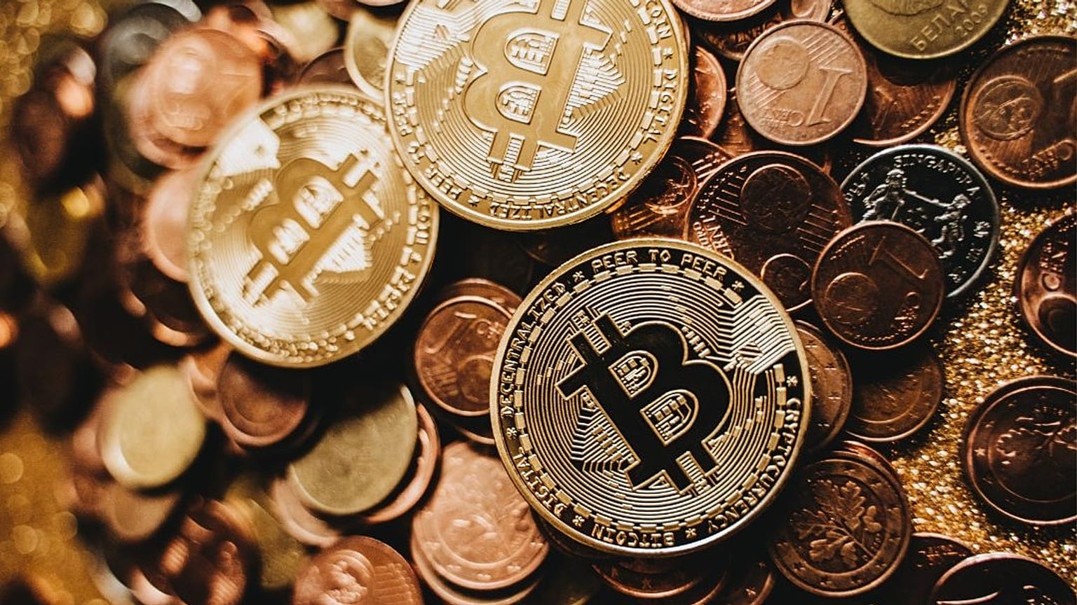 عملات رقمية ذهبية من فئة البيتكوين