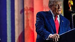 Il Presidente Donald Trump parla durante un vertice sull'AI all'Andrew W. Mellon Auditorium, mercoledì 23 luglio 2025, a Washington.
