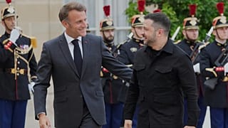 الرئيس الفرنسي إيمانويل ماكرون يستقبل نظيره الأوكراني فولوديمير زيلينسكي في قصر الإليزيه بباريس، 3 سبتمبر 2025.