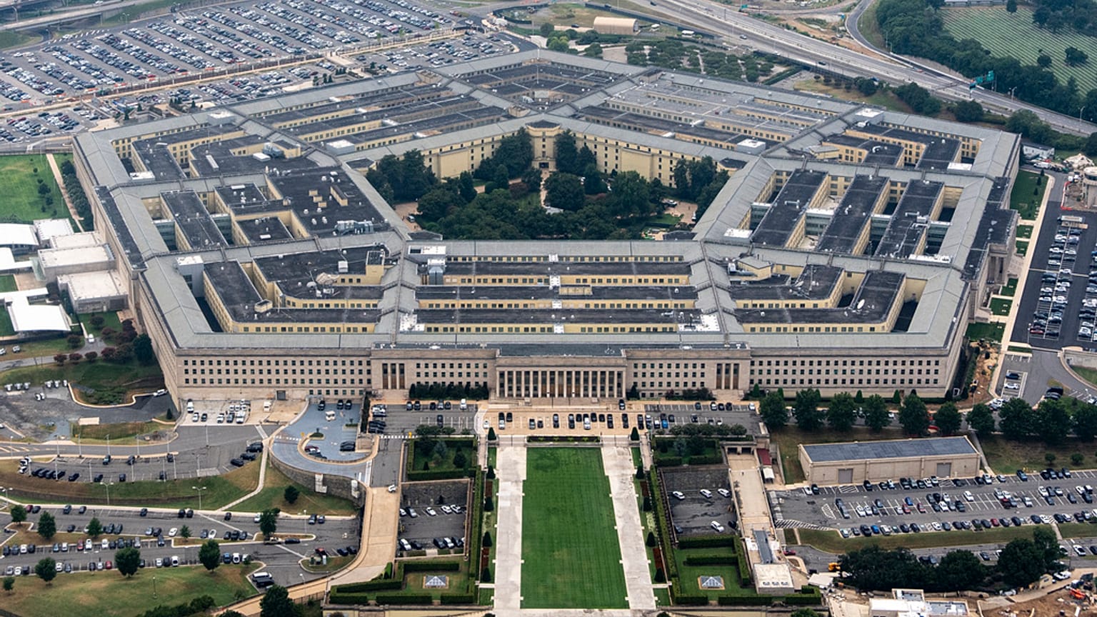 البنتاغون، مقر وزارة الدفاع الأمريكية، يظهر من الجو، الأربعاء 20 أغسطس/آب 2025، في أرلينجتون، فيرجينيا.