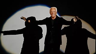 Giorgio Armani alla sfilata uomo Emporio alla settimana della Moda di Milano nel 2007 come sempre vestito di nero