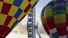 Heißluftballons schweben über dem Boden beim Internationalen Heißluftballon-Festival in Hongkong am Donnerstag, dem 4. September 2025.