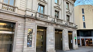 Sede del Banco Sabadell, en la Plaza San Roc Sabadell, Barcelona, España. 