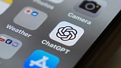 El icono de la aplicación Chat GPT aparece en la pantalla de un smartphone, el lunes 4 de agosto de 2025, en Chicago.
