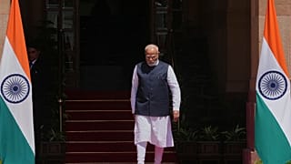 Premier Indii Narendra Modi przybywa, aby powitać swojego singapurskiego odpowiednika  w New Delhi w Indiach, w czwartek, 4 września 2025 r.