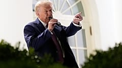 Başkan Donald Trump, 5 Eylül 2025 Cuma günü Washington'da Beyaz Saray'ın Gül Bahçesi'nde düzenlenen akşam yemeğinde konuştu. 