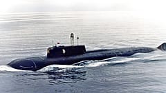 Die Kursk, eines der größten und modernsten U-Boote Russlands, explodierte und sank während eines Marinemanövers im August 2000.