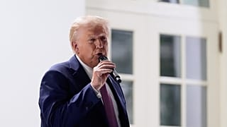 الرئيس الأمريكي دونالد ترامب يتحدث في حفل عشاء في حديقة الورود بالبيت الأبيض في واشنطن، الجمعة 5 سبتمبر/ أيلول 2025.