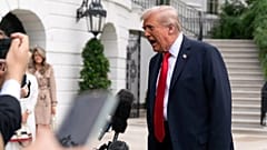 Президент США Дональд Трамп отвечает на вопросы журналистов
