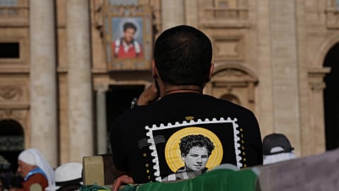 Faithful in St. Peter's Square for the canonisation of Acutis and Frassati