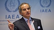 رافائل گروسی، مدیرکل آژانس بین‌المللی انرژی اتمی (IAEA)، در کنفرانس خبری در جریان نشست شورای حکام آژانس بین‌المللی انرژی اتمی در وین، اتریش، دوشنبه، ۶ فوریه ۲۰۲۳