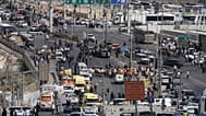 Israelische Polizei und Rettungskräfte am Tatort eines Schussangriffs, bei dem am Montag, dem 8. September 2025, in Jerusalem mehrere Menschen getötet und verletzt wurden.