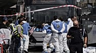 Экстренные службы около автобуса, в котором произошло нападение