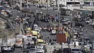 Rendőrök és mentőalakulatok a támadás helyszínén, Jeruzsálemben