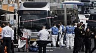 La police et les équipes de secours israéliennes interviennent sur les lieux d'une fusillade qui a fait plusieurs morts et blessés à Jérusalem, lundi 8 septembre 2025.